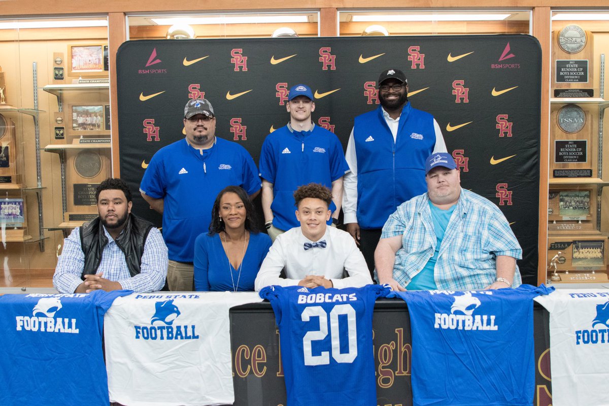 CoachMaher49's tweet photo. Happy Birthday to the Newest Bobcat @malik_bowman6 hope you have an amazing day and so happy to have you in Bobcat Blue!! @PSCFootball @pscbobcats @PeruState #BleedBlue20 #clawsout https://t.co/tkKxG2mDNd