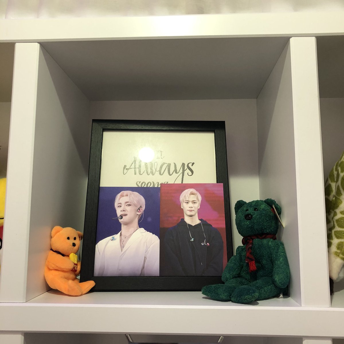 Binmoon_dal's tweet photo. 3. 톤앤매너 @SamtheThree
#우리빈이_23번째_생일을_축하해 
#즉흥적이고_감각적인
#HAPPYMOONBINDAY
카페 너무 예쁘게 꾸며주셔서 감사합니다🙇🏻‍♀️ 실내가 보라보라 해서 기분이 아주 좋았어요🌙 예쁜 사진도 너무 많았고 컵홀더, 포카 모든게 완벽했던 카페였어요💕 https://t.co/V6qNYdUGan