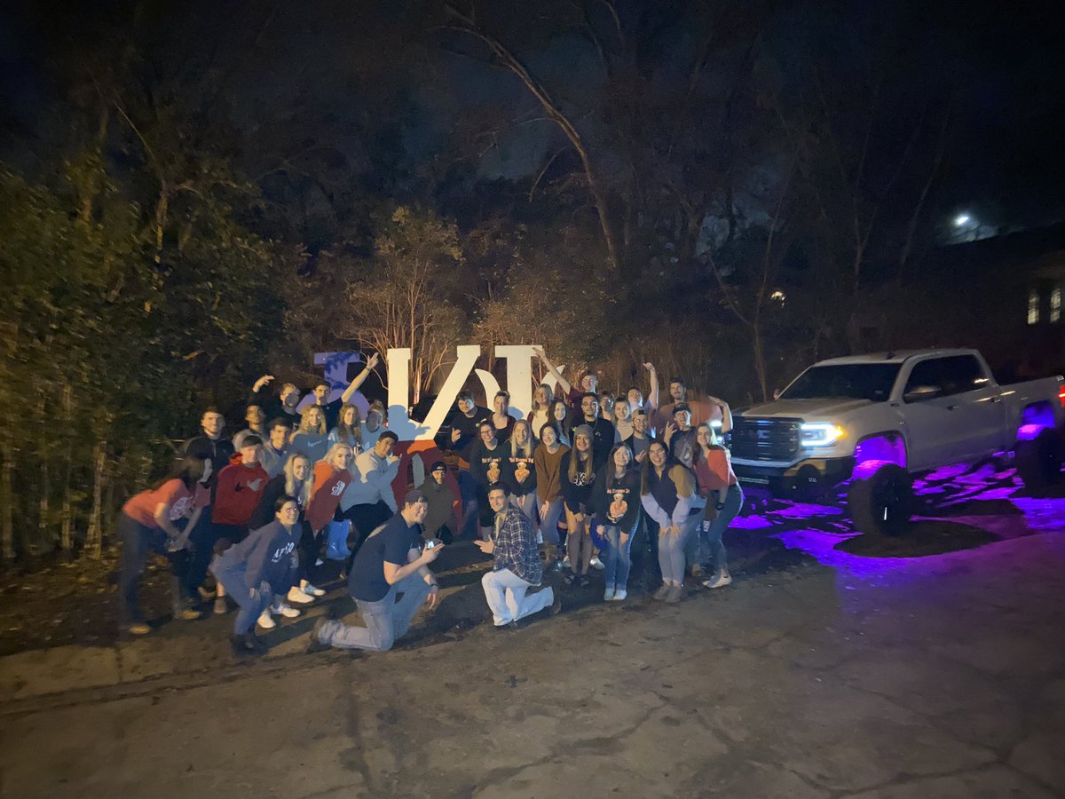 PhiPsiSFA's tweet photo. The bonfire was a lot of fun! If you missed out, youโre not going to want to miss out on anymore events this week! Check out the fastest growing chapter on campus! #RushPhiPsi #SFAIFC #SFA23 #SFA24 #SpringRush2020 https://t.co/phd2wOGT4M