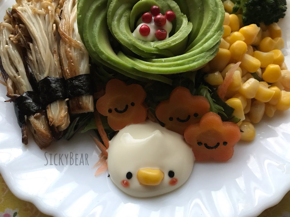 sickybear's tweet photo. สวัสดีคืนวันจันทร์✨
เช้านี้กินกราโนล่า+🥝
กลางวันกินสลัดผัก/เห็ดเข็มทอง/🥑/🌽/🥦/🥕/มิสุนะ/สาลี่
วันนี้ฝนตกเป็นพายุเลย ไม่ว่าจะอยู่ไหนก็รักษาสุขภาพนะคะ คืนนี้หลับฝันดีนะ🤘🏻
#sickybearff https://t.co/DUnCLQnk5u