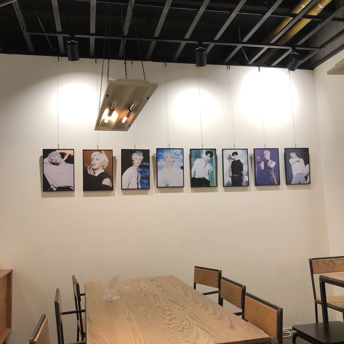 Binmoon_dal's tweet photo. 6. 커피부스 #odetomoonbin 
#내모든것_나의전부_빈이
#가장_소중한_달에게
오드님 영상회 못 간 마음 카페에서 다 풀고 온 것 같아요🔮 빈스퀵 달 너무 예뻐서 먹기 아까운 마음,, 오드님 사진 언제 봐도 너무 감동적인 것🤣 잘 즐기고 왔습니다🙏🏻 예뻐요 예뻐! https://t.co/SXt81uBXVU