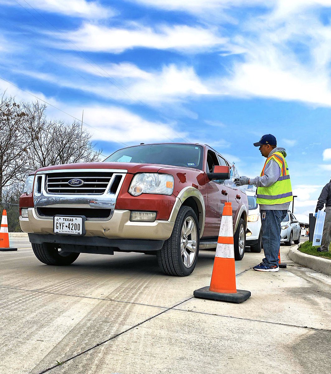 MySAWS's tweet photo. MILESTONE #MedDropSA: On Saturday, residents dropped off nearly 2,000 lbs of unwanted/unused medications, pushing us past the 60,000-pound mark since the program’s inception. 👏 👏#satx #txwater https://t.co/a9xFrmOBRV