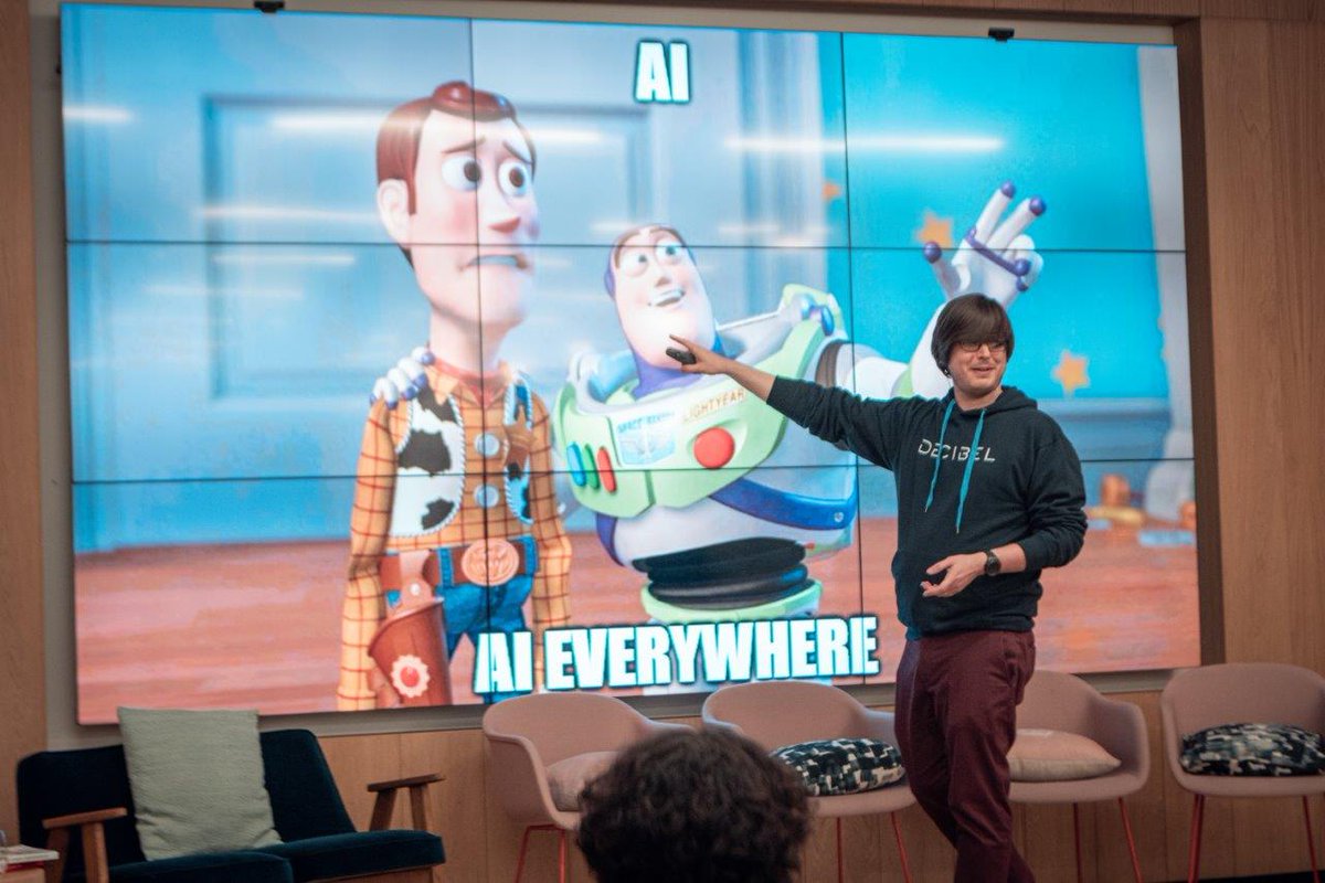 rosietoppuk's tweet photo. 📷A few snaps from our @DLFmembers session @ThinkRiseLDN good to kick the year off with some inspiring conversations on #Customerexperience #dlfmembers #AI https://t.co/TnOhOXzLGD