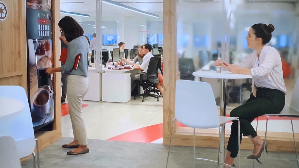 Me inquieta mucho que en el anuncio de Securitas la chica saque un café de la máquina de tabaco...