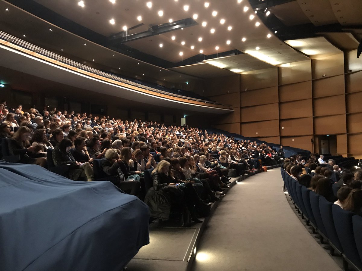 ElsaTreton's tweet photo. Allocution du président de la SFPC, S.Honoré pour l’ouverture du congrès #sfpc2020
➡️nouveaux décrets
➡️promotion des étudiants
➡️changement des DES pharmacie hospitalière et officine
➡️revalorisation des études de préparateurs en pharmacie @SFPCOfficiel #aneph #anpph https://t.co/X5UfjKsQKT