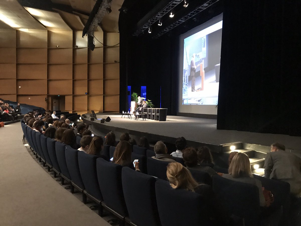 ElsaTreton's tweet photo. Allocution du président de la SFPC, S.Honoré pour l’ouverture du congrès #sfpc2020
➡️nouveaux décrets
➡️promotion des étudiants
➡️changement des DES pharmacie hospitalière et officine
➡️revalorisation des études de préparateurs en pharmacie @SFPCOfficiel #aneph #anpph https://t.co/X5UfjKsQKT
