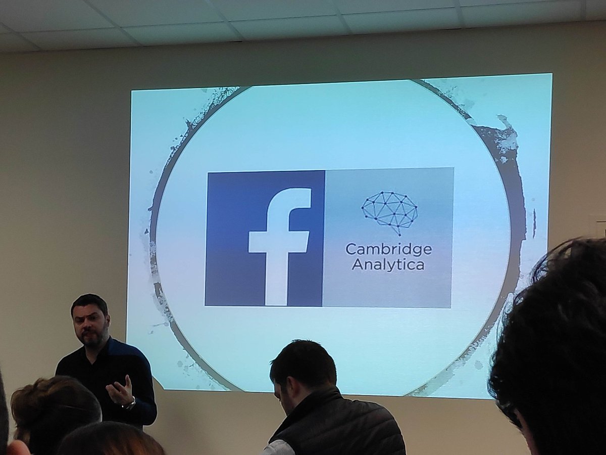 _MarieGo's tweet photo. Si vous likez 15 contenus par semaine, au bout d'un an, l' #IA de #Facebook vous connait mieux que votre compagne.
#data https://t.co/WID8ipzgXx