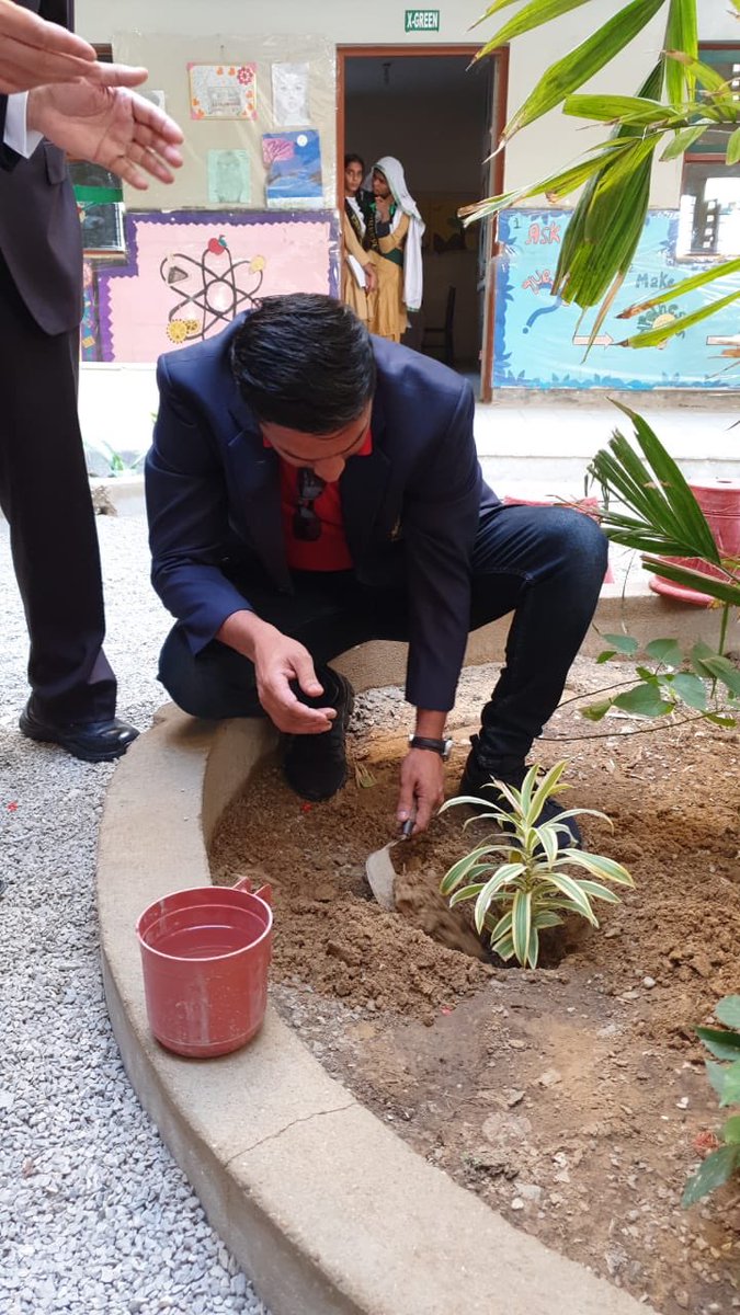 IsbUnited's tweet photo. #ISLU believes in our 4E values. We have continued our support of EDUCATION with @TCFPak & are continuing our #OneRunOneTree campaign for the ENVIRONMENT.
Our vision is to see a greener Pakistan with education opportunities for everyone.
#UnitedWeWin https://t.co/HnrJSnC3nw