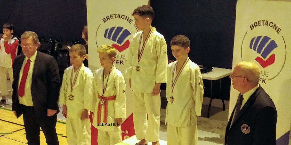 KarateClubLandi's tweet photo. Les 2 médaillés de bronze Landivisiens, Maiwenn et Sébastien. Championnat et coupe kumité de Bretagne ce dimanche à Guidel. #karate #Bretagne #Landivisiau #emojibzh https://t.co/EBdcCm0lWy
