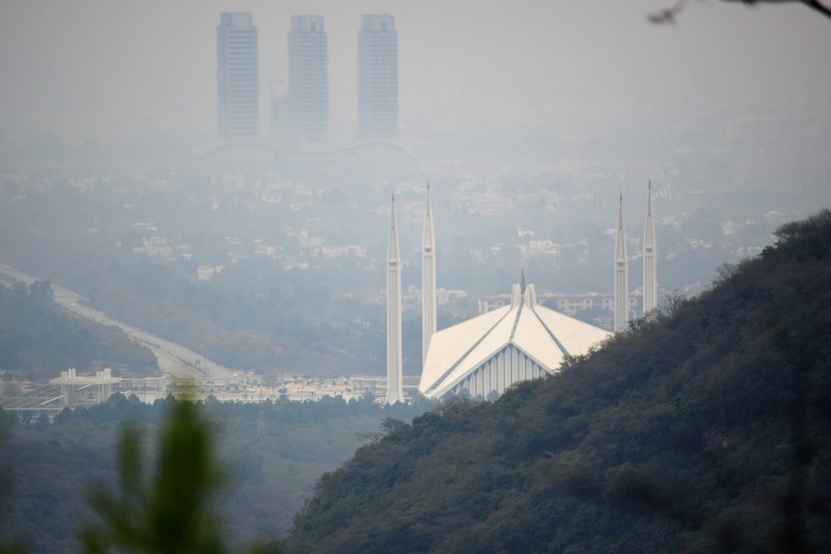 imbehroz's tweet photo. The two Landmarks of Islamabad. 
This Saturday from top of Trail 6.
#islamabadnama #islamabaddiaries #pakistan #beautiful_pakistan #dawn_dot_com #TrailsOfMargalla #Trekking #TrekDiaries #nikond5300 #nikonphotography #faisalmosque #centaurus #Trail6 #Weekends #beautifulislamabad https://t.co/E5kro0F8PN