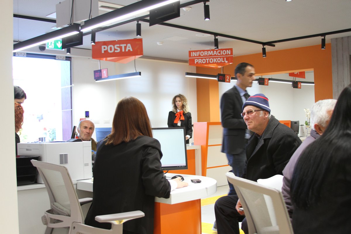 ADISA_Al's tweet image. Qendra #ADISA, do të asistojë 130 mijë banorët e bashkisë Lushnje për 472 shërbime online përmes 
@e_albania si pjesë e #REVOLUCIONIDIGJITAL2020.
Në #ADISA Lushnje 👉70 shërbime vendore të Bashkisë në kushte komode me standarde Europiane.
#Shërbimepublike për #ShqipërinëqëDuam