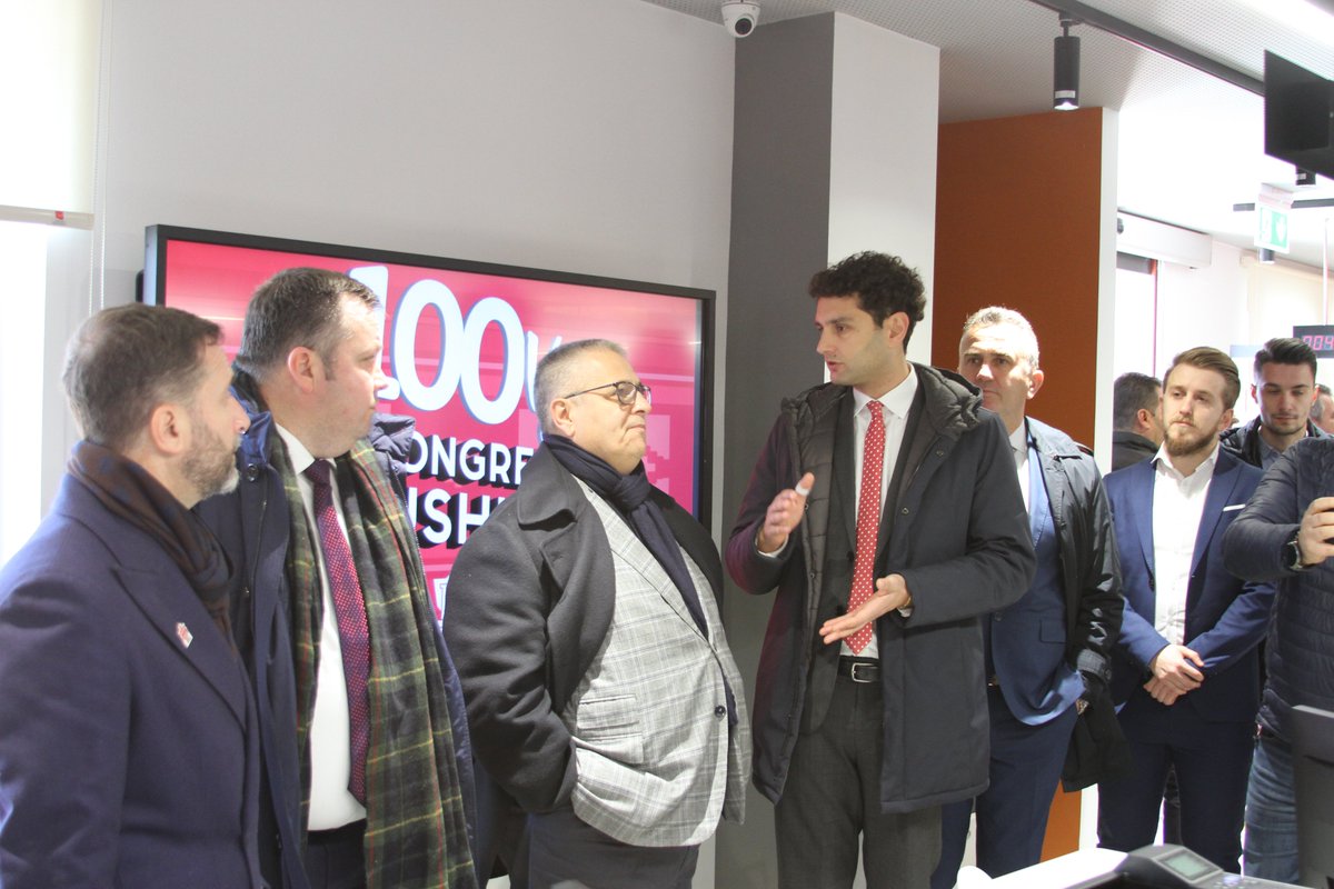 ADISA_Al's tweet image. Qendra #ADISA, do të asistojë 130 mijë banorët e bashkisë Lushnje për 472 shërbime online përmes 
@e_albania si pjesë e #REVOLUCIONIDIGJITAL2020.
Në #ADISA Lushnje 👉70 shërbime vendore të Bashkisë në kushte komode me standarde Europiane.
#Shërbimepublike për #ShqipërinëqëDuam