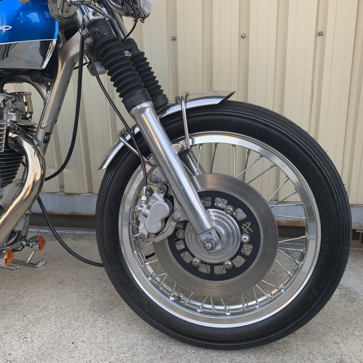 2persenter's tweet photo. 2%ER no.186 SR400 drag cafe.
Web ▶️ https://t.co/xHfoe5p76h
Movie ▶️ https://t.co/h5AWsthx5x
#sr400 #sr500 #2percenter #srcaferacer
#caferacerxxx #rockers #acecafe
#ツーパーセンター #カフェレーサー #ロッカーズ #カスタムバイク
#srパニック #srpanic #joints #ジョインツ https://t.co/6dcc0Vv5Bs