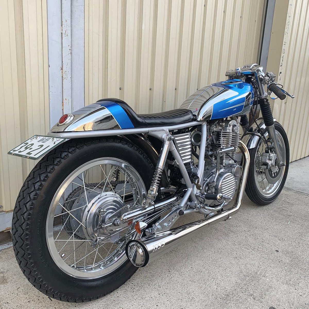 2persenter's tweet photo. 2%ER no.186 SR400 drag cafe.
Web ▶️ https://t.co/xHfoe5p76h
Movie ▶️ https://t.co/h5AWsthx5x
#sr400 #sr500 #2percenter #srcaferacer
#caferacerxxx #rockers #acecafe
#ツーパーセンター #カフェレーサー #ロッカーズ #カスタムバイク
#srパニック #srpanic #joints #ジョインツ https://t.co/8CEA5yn8hX