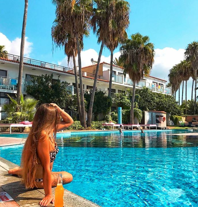 Live your best life at Pambos Napa Rocks 🌴

@medvedeva_miu