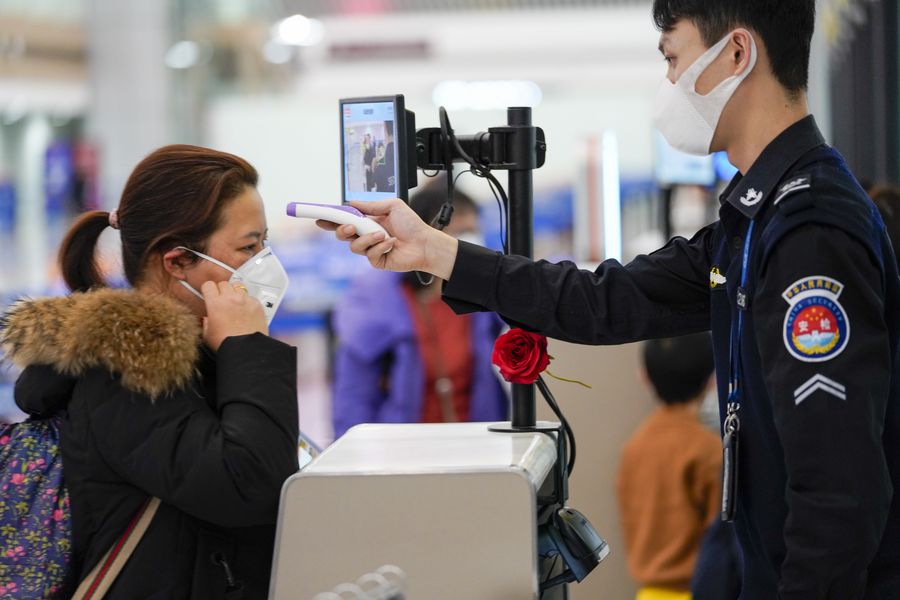XHNews's tweet photo. #DailyChinaBriefing on Jan. 27:
1. 2,744 cases of new coronavirus pneumonia confirmed in China https://t.co/XHYof90ubw
2. Medical teams across China to aid Hubei's coronavirus control https://t.co/UvZRnQmlmz
3. China extends Spring Festival holiday https://t.co/aUG3o5NZJf https://t.co/K6XpTz3swG