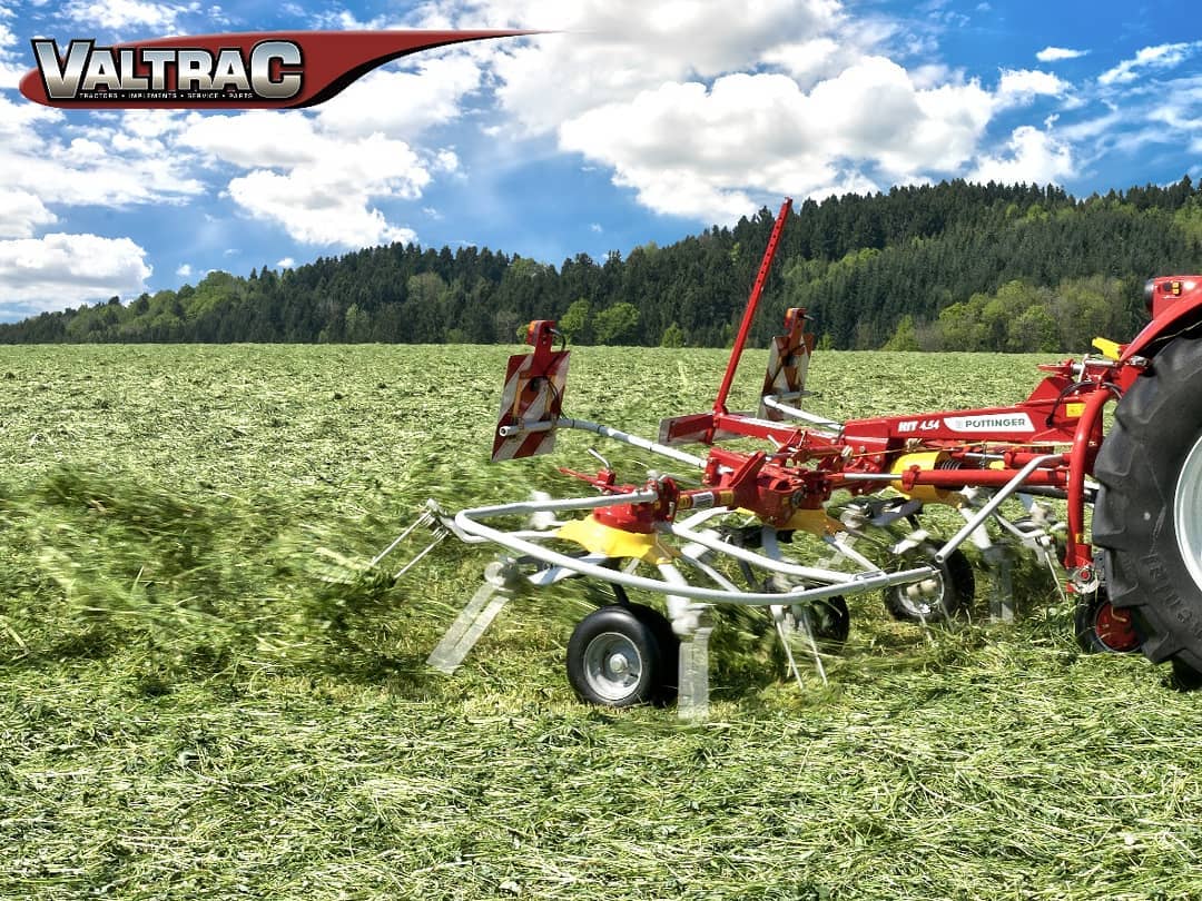 The tried and tested #Pötinger #HITtedders offers you:
- Dry forage faster even after rain to# bale sooner
- Careful handling without contamination or loses.

#Valtra #Valtrac #farming