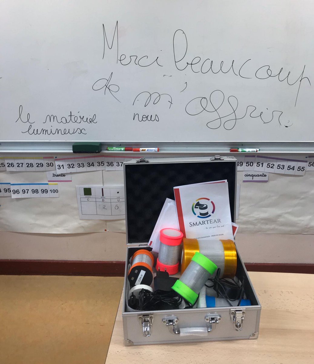 SmartEar_France's tweet photo. L'équipe a le plaisir d'offrir un dispositif à l'école Langage et Intégration, une école d'enfants sourds à Montgeron (91) 🎁 ! Une façon ludique et accessible d'apprendre en s'amusant avec SmartEar! ✌🏻😍
#smartear #sourds #lsf #accessibilité #handicap https://t.co/F1wtsZKUog