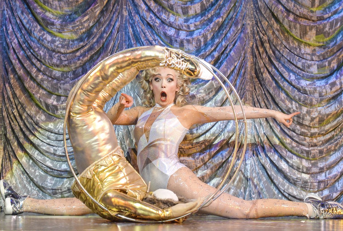 TheArtsShelf's tweet image. #MagicGoesWrong has extended its West End run at the Vaudeville Theatre until 30th August 2020!

👉 wp.me/p2HOoN-Iku