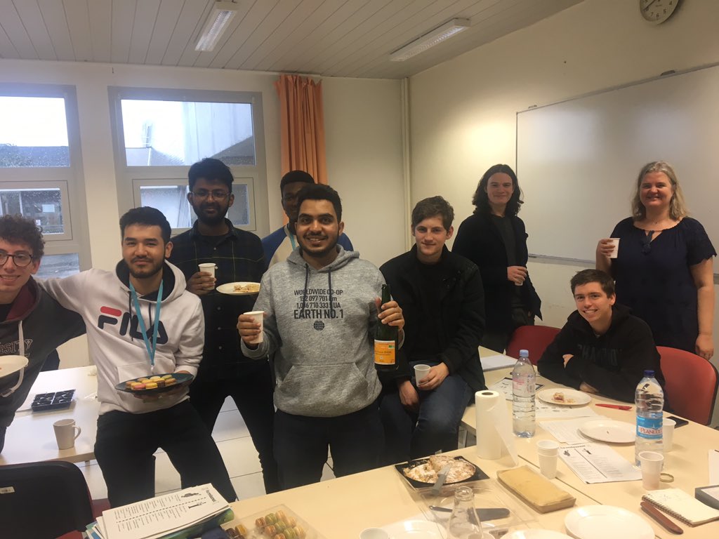 AcademyWasaa's tweet photo. During their last #FrenchClass our students enjoyed some macarons and French cheeses! #FrenchCuisine #CheeseTasting #Macarons 👨🏻‍🍳👩🏻‍🍳🍽 @IMTAtlantiqueEN @IMTAtlantique https://t.co/b7RaX3vNJU