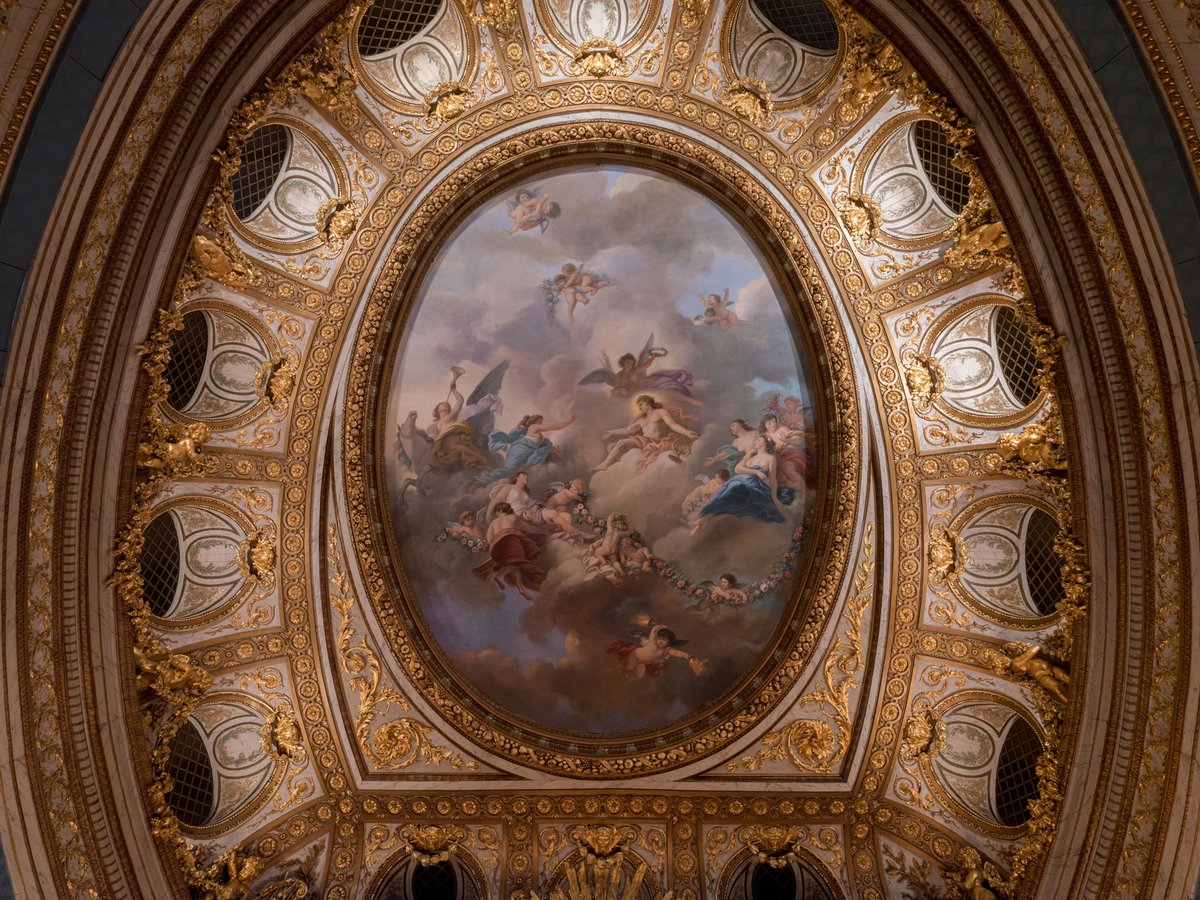 CVersailles's tweet photo. 🇫🇷 #LundiMotivation Plafond du Théâtre de la Reine. Bonne semaine à tous !
🌎 #MondayMotivation Queen's Theatre's ceiling. Have a great week! https://t.co/1MfsmT8lVl