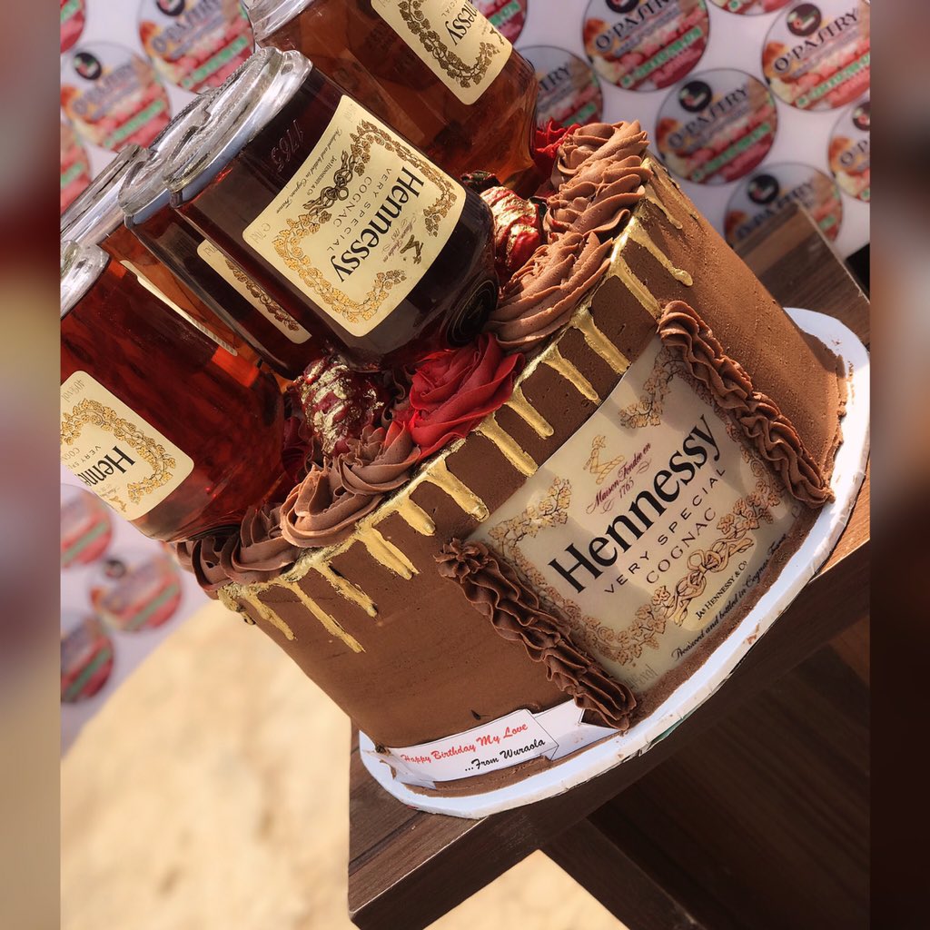 o__pastry__'s tweet photo. Hennessy gold drip cake 🎂 💧
#cakes #hennessycake bakerslife #creativity #birthdaycake #creativecake #birthdaycake #surprisecake #lovecake. #cakeforboo #redvelvetcake #chocolatecake #vanillacakes #buttercream #cakedecorating #hustlesquare #cakevendor #ibadanbaker #buttericing https://t.co/9Ue9cGAPcs