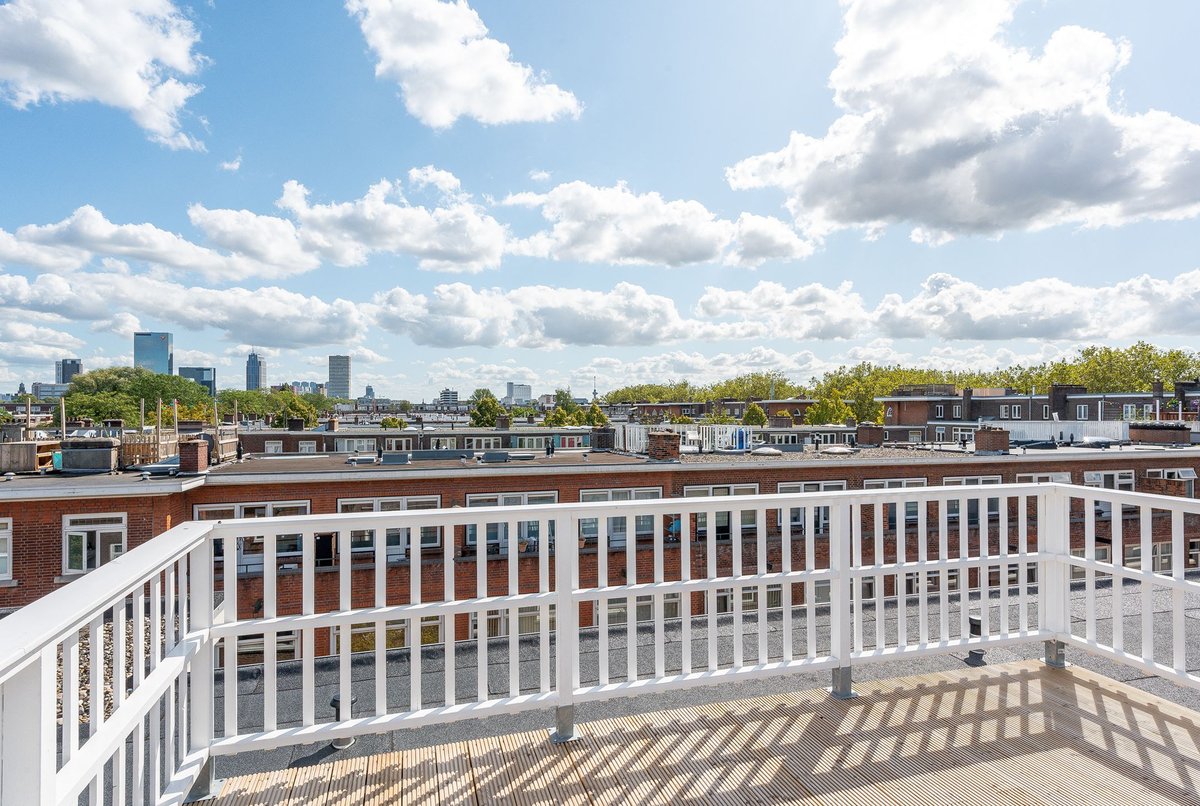 Vandaag de succesvolle overdracht van dit gave appartement in Blijdorp. Hier worden wij vrolijk van! ⁠
⁠
Opdrachtgevers bedankt voor het vertrouwen bij de zoektocht naar jullie nieuwe thuis en voor nu veel woonngeluk toegewenst! ⁠
⁠