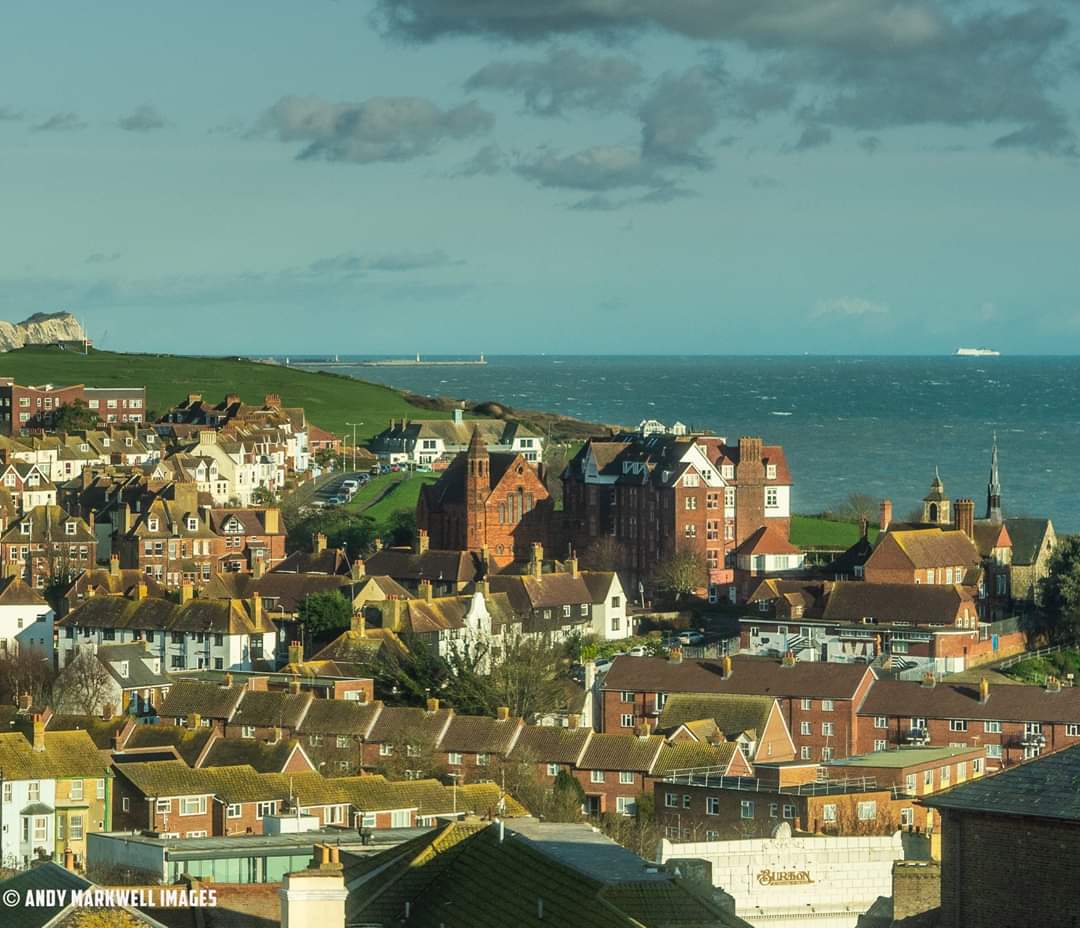 FolkestonianEye's tweet image. Nice photo from Asda car park, looking towards the East Cliff from Facebook.
📸 Andy Markwell