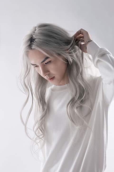 MingSeal's tweet photo. Sometimes I wonder if he was really a man 😂😂😂 He’s even much more beautiful than me - a girl 😂😂😂 

#DenisDang #LighterStar #DeniStar https://t.co/tNb7jhoRlH