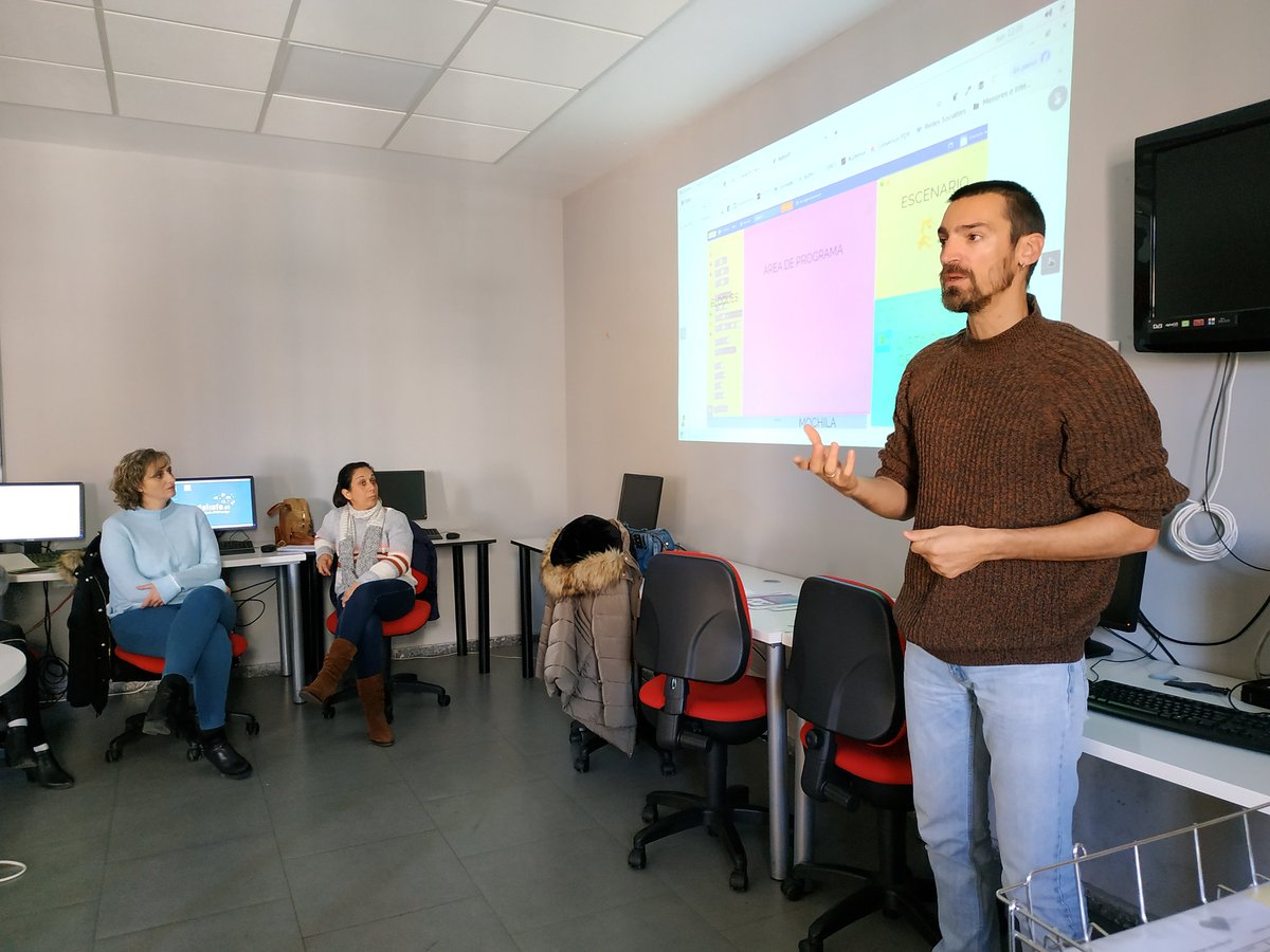 ArmillaVuela's tweet image. Masterclass de #Scracht a cargo de @CGElTurro. Aprendiendo en @RedGuadalinfo