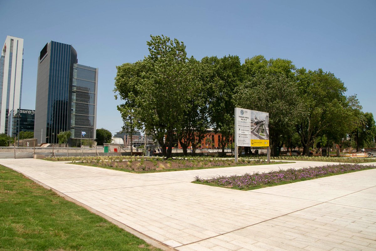 aforchieri's tweet photo. ¿Sabías que junto al Paseo del Bajo estará el Parque Lineal del Bajo que acompaña su recorrido? Integra Puerto Madero, la Reserva Ecológica y la costa del Río de la Plata. Además suma a la Ciudad 100.000 m2 de espacio público y 6 hectáreas de espacio verde para los los vecinos 🌳 https://t.co/FCo9Gs5EZy