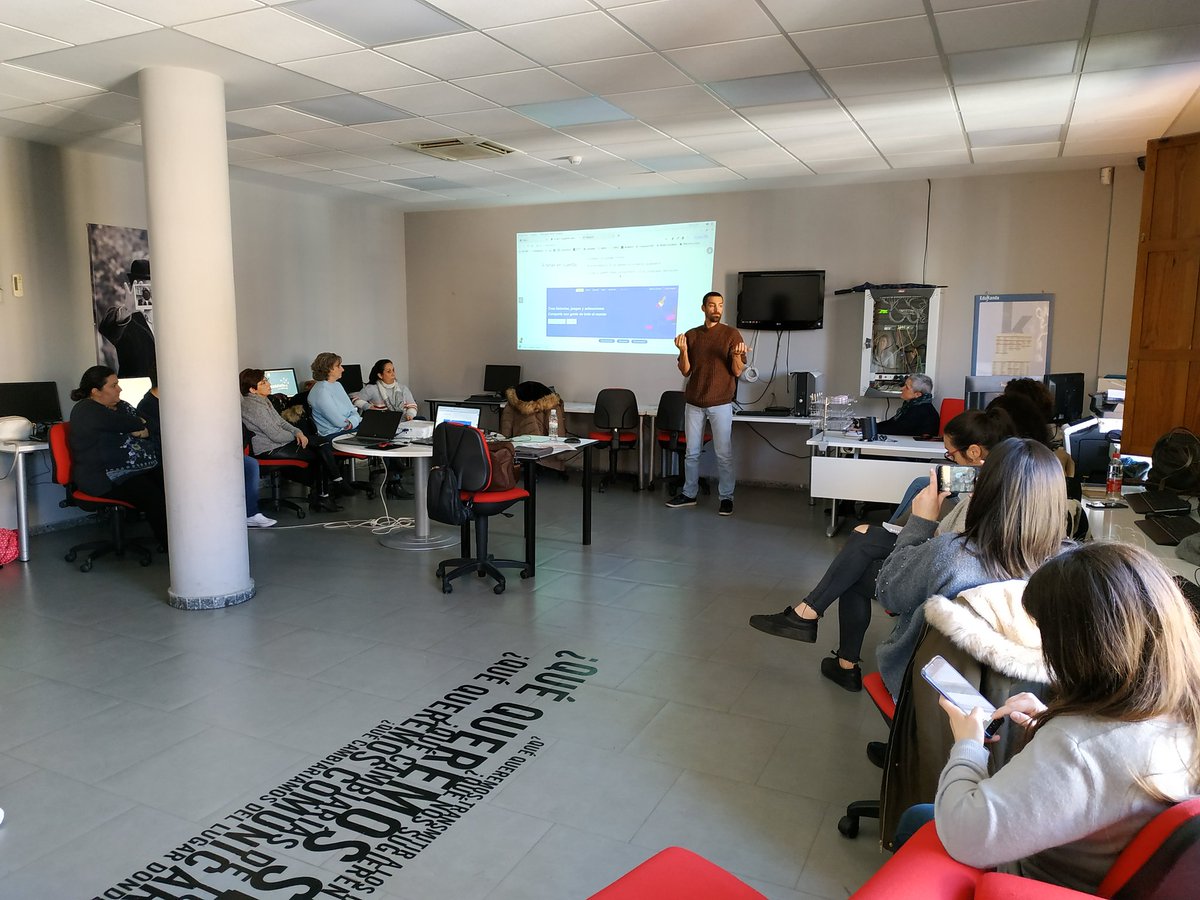 ArmillaVuela's tweet image. Masterclass de #Scracht a cargo de @CGElTurro. Aprendiendo en @RedGuadalinfo