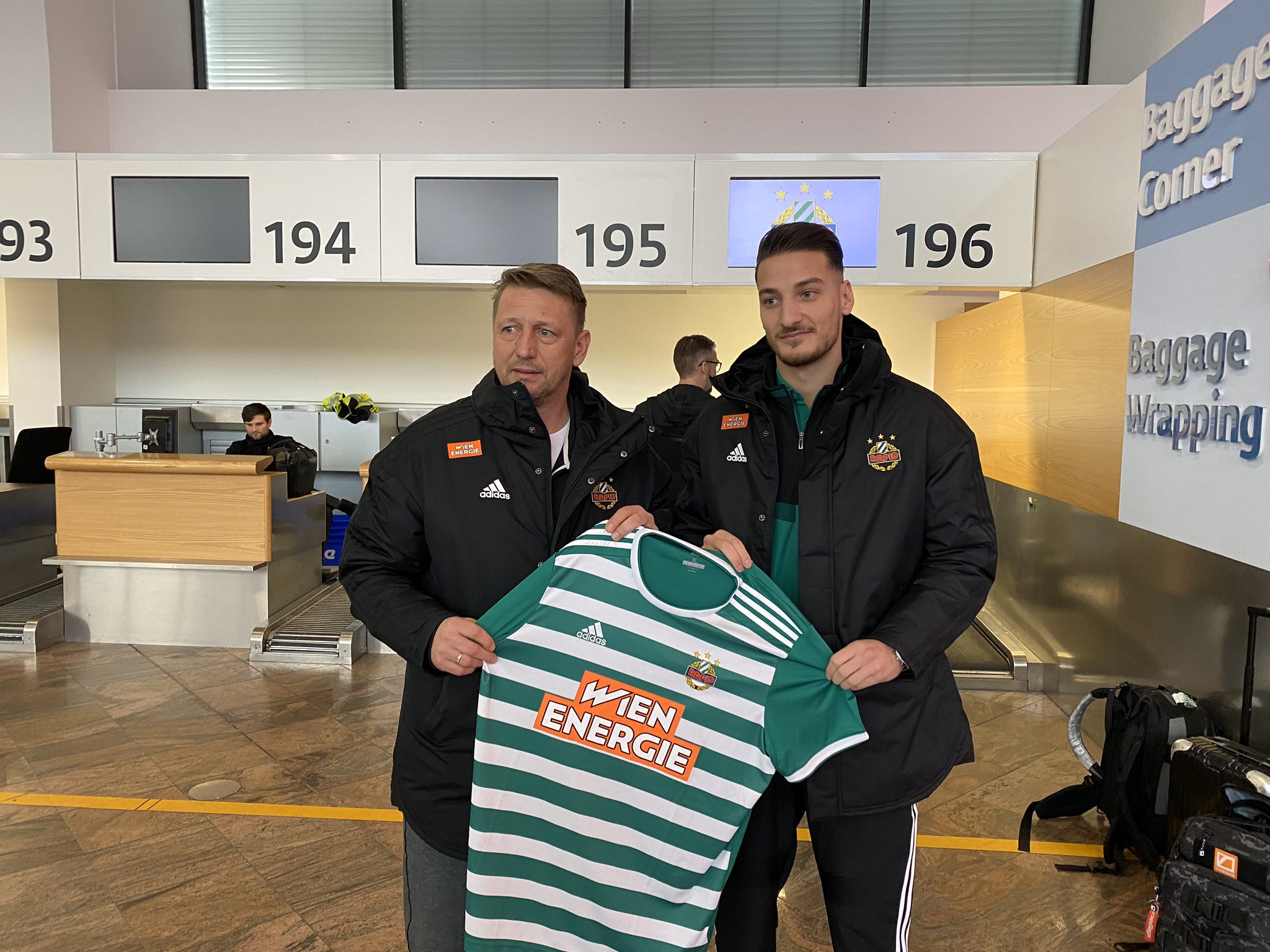 EPSJvVUXUAIL04g?format=jpg&name=large