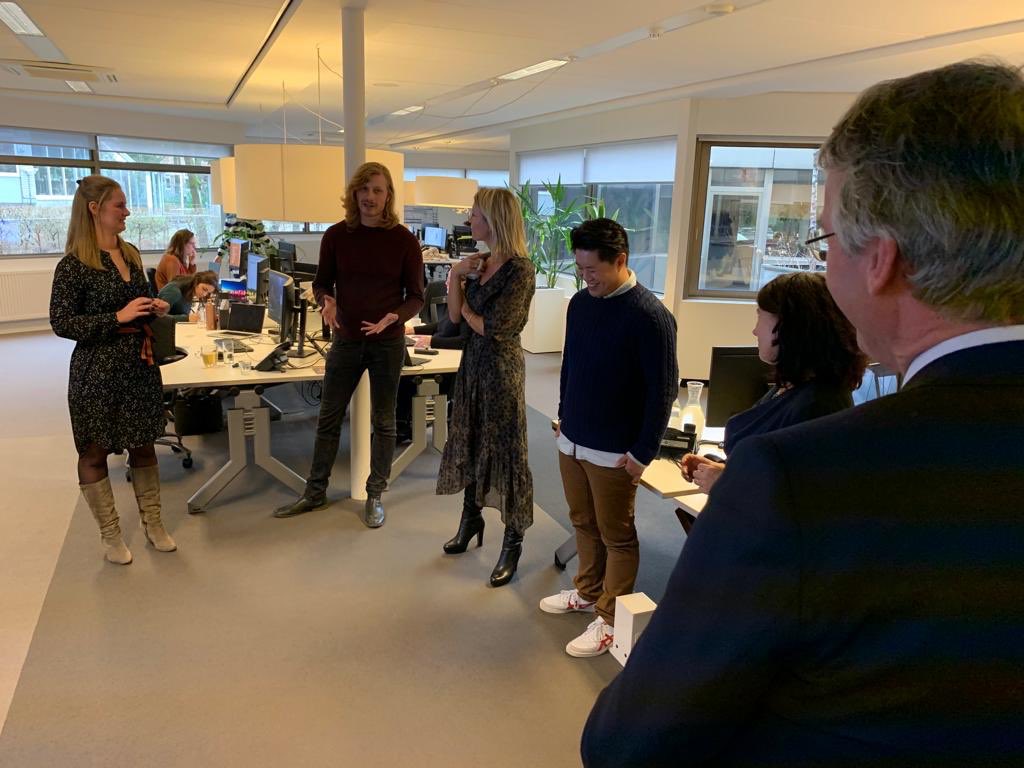 arieslob's tweet photo. Op (werk)bezoek geweest bij NPO en STER in Hilversum. Bij NPO bezoek gebracht aan afdeling ondertiteling, eindregie, ESF en @NPORadio2 Bij STER info gehad over (nieuwe) privacybeleid. Sinds 1 januari bv volledig cookieloos adverteren. https://t.co/bOeQme6Wtj