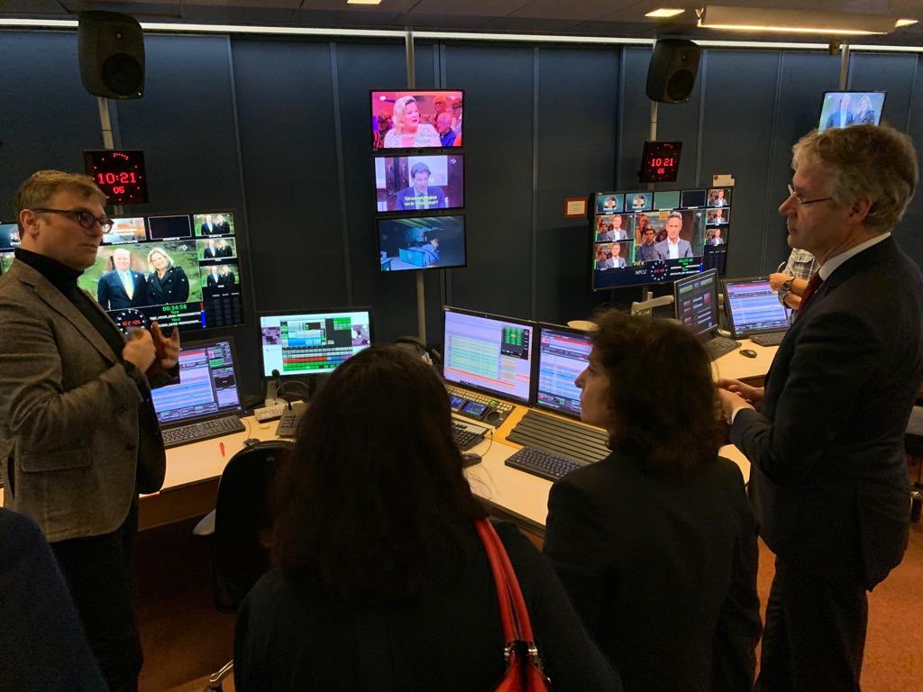arieslob's tweet photo. Op (werk)bezoek geweest bij NPO en STER in Hilversum. Bij NPO bezoek gebracht aan afdeling ondertiteling, eindregie, ESF en @NPORadio2 Bij STER info gehad over (nieuwe) privacybeleid. Sinds 1 januari bv volledig cookieloos adverteren. https://t.co/bOeQme6Wtj