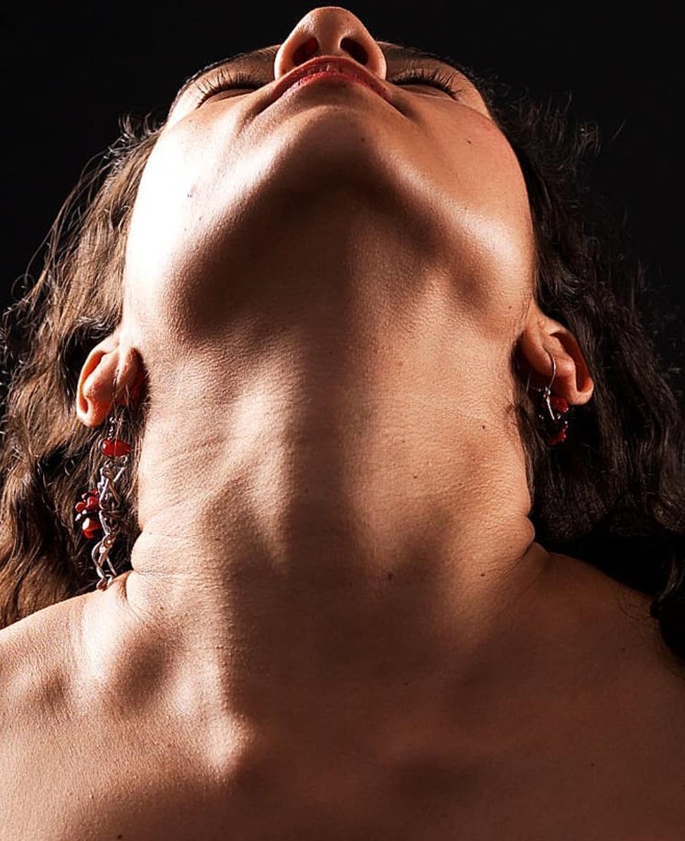 lacravater0uge's tweet photo. #neckfetish
#neckmodel
La cravate aime aussi les gorges des femmes noire?
Et vous? https://t.co/EU9rOfEPjC