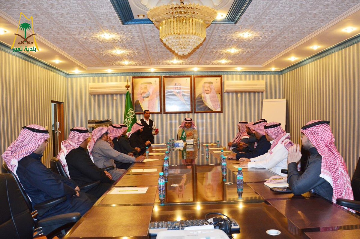 TumairMunicipal's tweet photo. اجتمع رئيس #بلدية_تمير المهندس فهد بن غازي العتيبي مع  مُديرون الإدارات لمناقشة سير العمل الحالي والخطط المستقبلية https://t.co/08eRO9SnMh