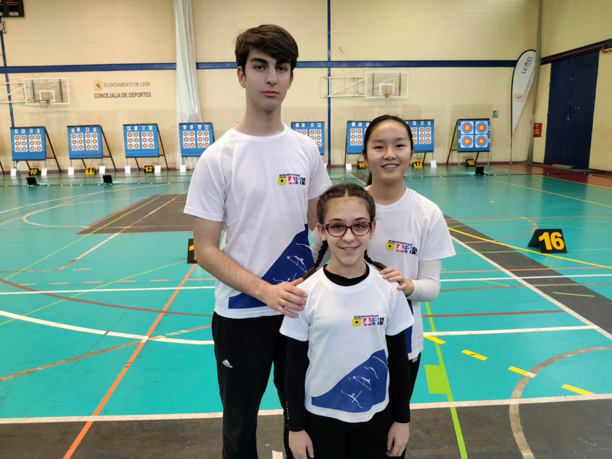 Gracias chic@s por representarnos tan estupendamente en el Cto de Castilla y León, y enhorabuena especial a las que conseguísteis subir al cajón!
#ArquerosDeSolPower