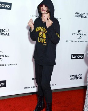 gradenceforever's tweet photo. กรี๊ดดดดดดดดด ไปออกงานจริงๆ ด้วย เห็นว่าเป็นงาน Universal Music Group 2020 นะ https://t.co/vAlW3npM3h
