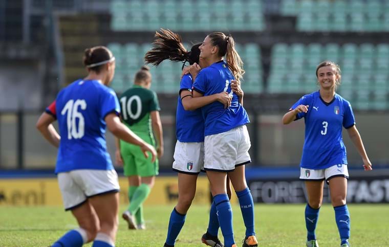 AzzurreFIGC's tweet photo. #Under19🇮🇹
Prove d’Europeo con la Svezia🇸🇪, a Torre del Greco prima amichevole del 2020 per la squadra di Sbardella
➡️ L'articolo: https://t.co/CPYuEQpcBR
Domani al ‘Liguori’ l’Italia affronta le pari età scandinave per iniziare la preparazione alla Fase élite
#VivoAzzurro https://t.co/qYmivyuZjq