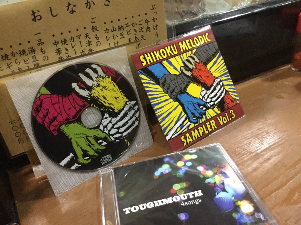 skyma0419's tweet photo. 「V.A/SHIKOKU MELODIC SAMPLER Vol.3」
完全に出遅れたけど無事に初回盤をゲット
『TOUGHMOUTH』鈴木さん
『FOCUS RECORDS 』佐々木さん
お手数をおかけしました
ボロボロになるまで聴かせていただきます。
#SHIKOKU_MELODIC_SAMPLER
#TOUGHMOUTH
#FOCUS_RECORDS https://t.co/XNAccUzjXK