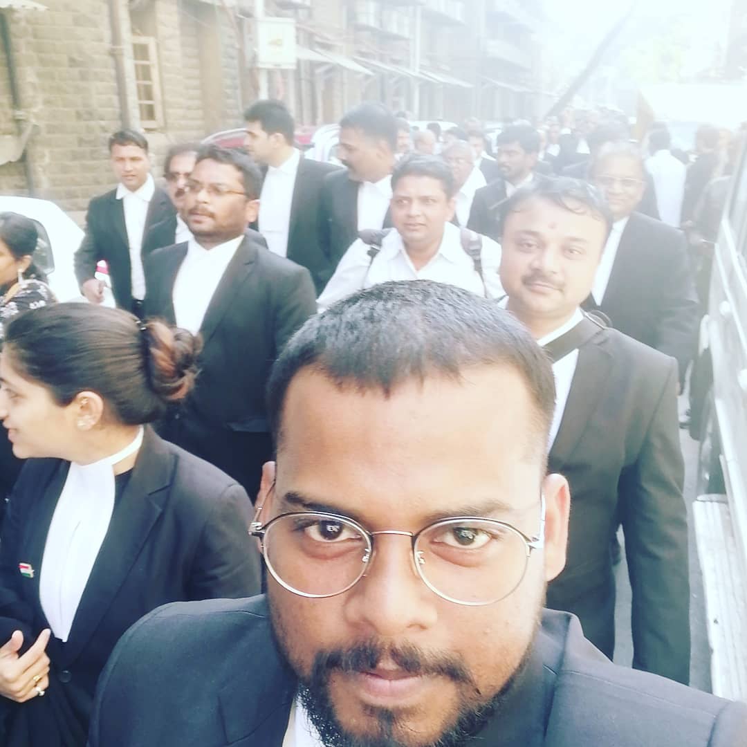 YuvaForSeva's tweet photo. Huge Rally in support of CAA by Advocates...@Mumbai High Court

Jai Hind...Hai Bharat..

@ippatel @narendramodi @DhrutimanJoshi @advsampanna @SupremeCourtFan @MukeshG54792963 @satyathetruth @ABPNews @ajayS_news @KapilMishra_IND @AmitShah @LegalLro @ipumrao https://t.co/MEQTxBL8Kt https://t.co/CxunXAn4jz