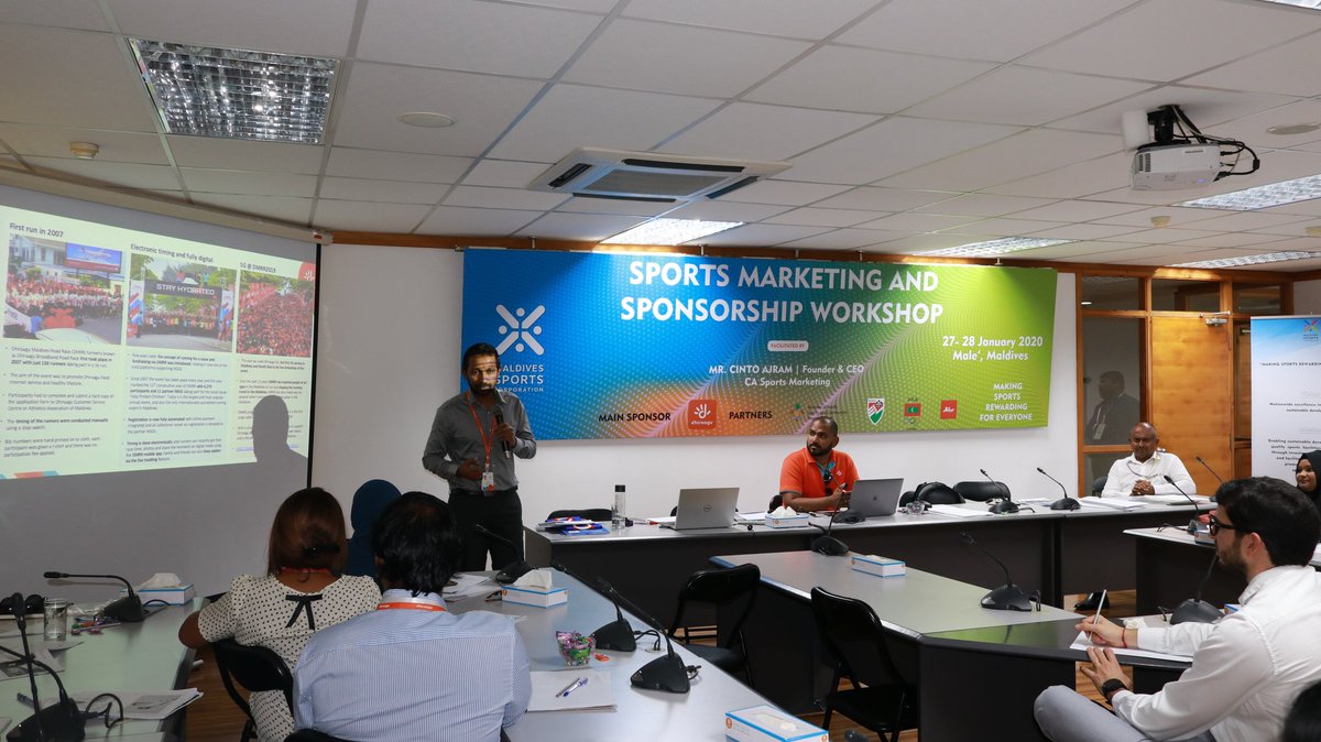 sportscomv's tweet photo. Our main sponsor of Sports marketing and sponsorship workshop delivered a presentation regarding a Case Study on the largest and the most successful running event in the Maldives. #MakingSportsRewardingForEveryone @Dhiraagu https://t.co/cDe9Dz3MMD