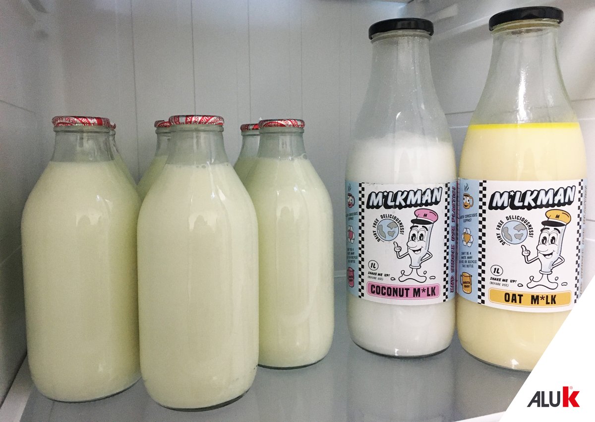 AluK_GB's tweet photo. Fresh week, fresh milk! We're proud to take little steps to cut down our plastic usage. This week we swapped our usual milk bottles for fresh and organic milk provided in a #sustainable and #reusable #packaging - glass! https://t.co/YpOXTqHW8h