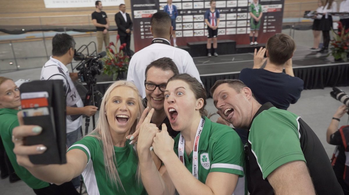 Selfie queen <a href="/MccurleyS/">shannon mccurley OLY</a> captures the moment🤳

<a href="/EmilyKay95/">Emily Kay OLY</a> 🥉

#TeamIreland #CyclingIreland #TWCMilton2020