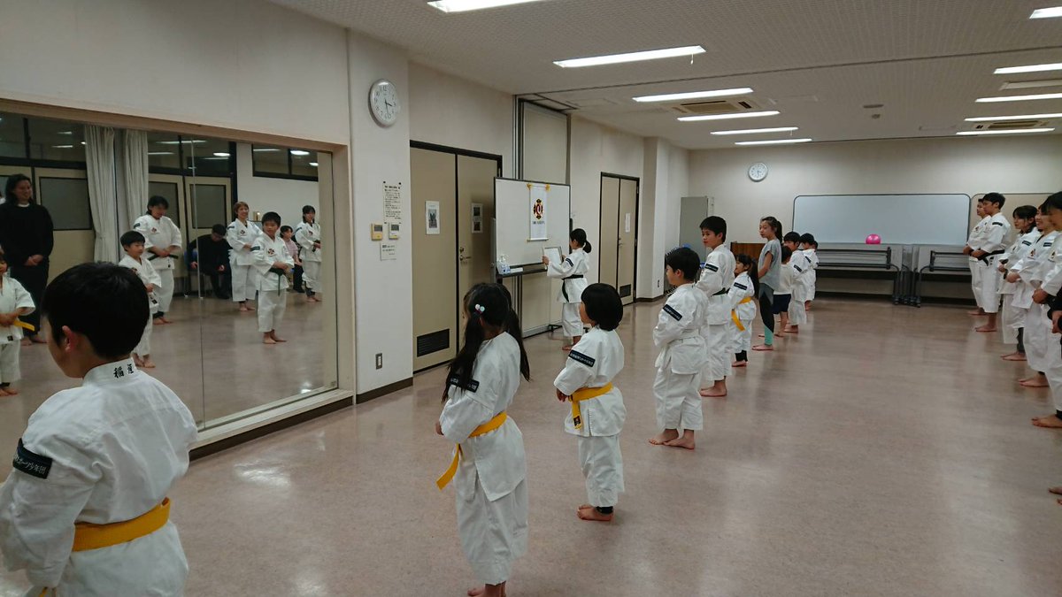 少林寺拳法 船橋海神スポーツ少年団 少林寺拳法 スポーツ少年団 武道 親子で習い事 4歳から 幼稚園児の習い事 小学生の習い事 中学生 高校生 船橋 西船橋 海神 見学体験受付中 1月26日の練習 全員参加すると 子供たちの多さにビックリ 少林寺拳法 船橋海神スポーツ少年団 少林寺拳法 スポーツ少年団 武道 親子で習い事 4歳から 幼稚園児の習い事 小学生の習い事 中学生 高校生 船橋 西船橋 海神 見学体験受付中 1月26日の練習 全員参加すると 子供たちの多さにビックリ