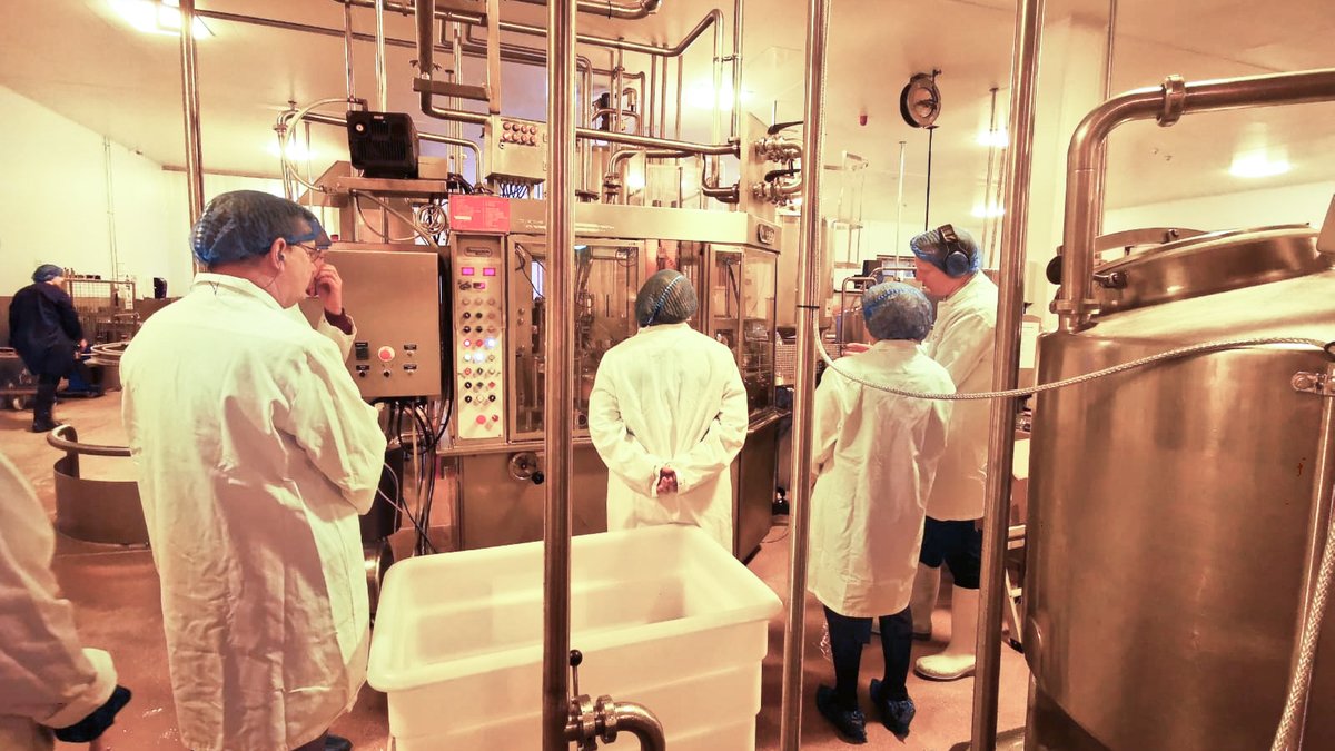 SP_EEAC's tweet photo. Our first stop is at #RowanGlen Dairy, where EU nationals make up 22% of the workforce, and many of their time-sensitive fresh produce is sold in N.Ireland. Extra checks and tariffs could reshape the way they do business. https://t.co/8QnigL3CQ2