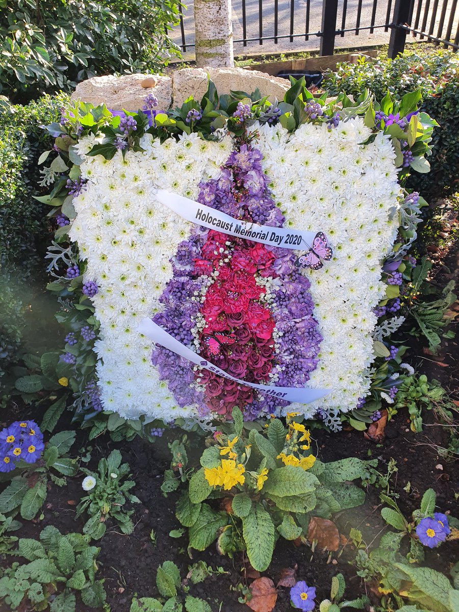 Thank you to the good townsfolk of Doncaster for turning out in great number and #StandingTogether to commemorate and remember #HolocaustMemorialDay <a href="/HMD_UK/">Holocaust Memorial Day Trust</a>