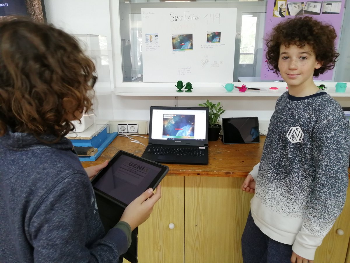 submariblau's tweet photo. Molt d'entusiasme a la 1a Fira Projectes #ingeniaSDK . Alumnes #PRI5SDK #PRI6SDK #ESO1SDK #ESO2SDK mostrant propostes molt interessants, i engrescats en explicar la seva experiència. Què seran capaços de fer quan arribin a #CreaLabSDK #ESO3SDK #ESO4SDK? (+fotos @escolasadako) https://t.co/Fkk4PzOzJo