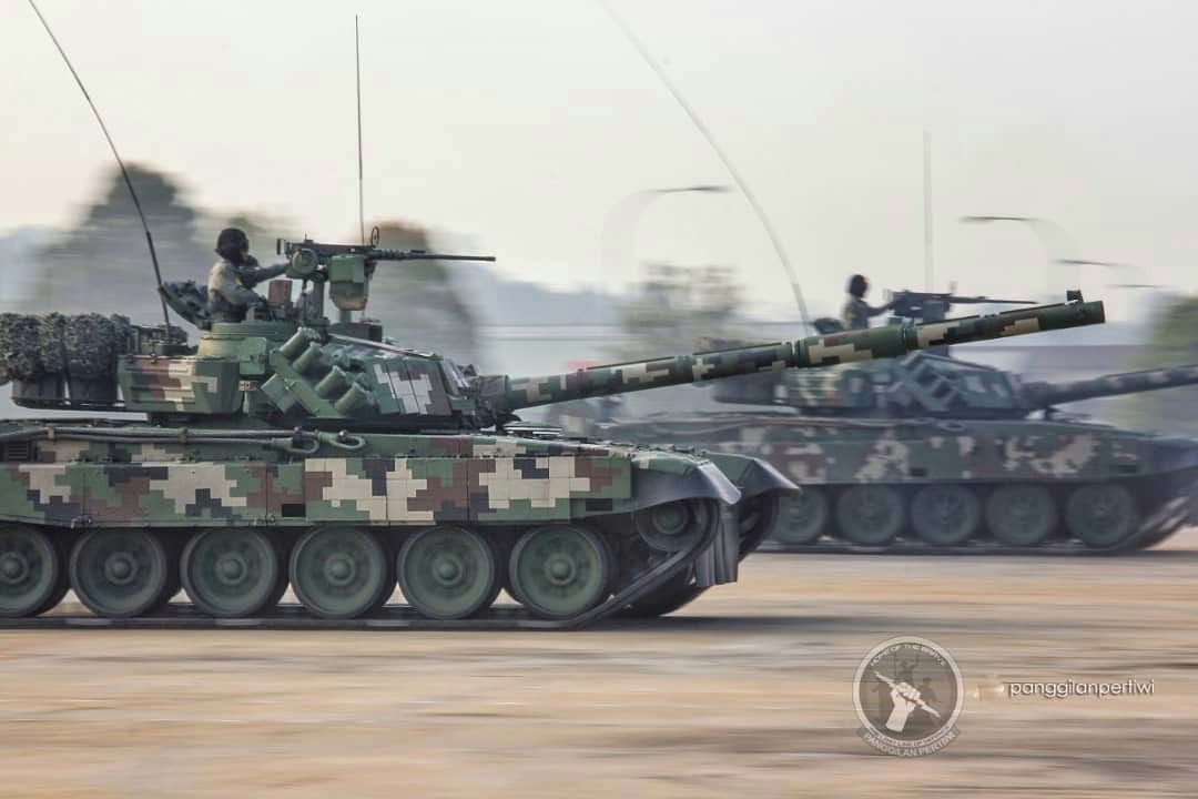 Moving Forward!!!PT91M Twardy "Pendekar" Malaysian Army #tank #pt...